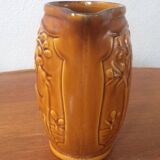 Brown slip pitcher Poët Laval