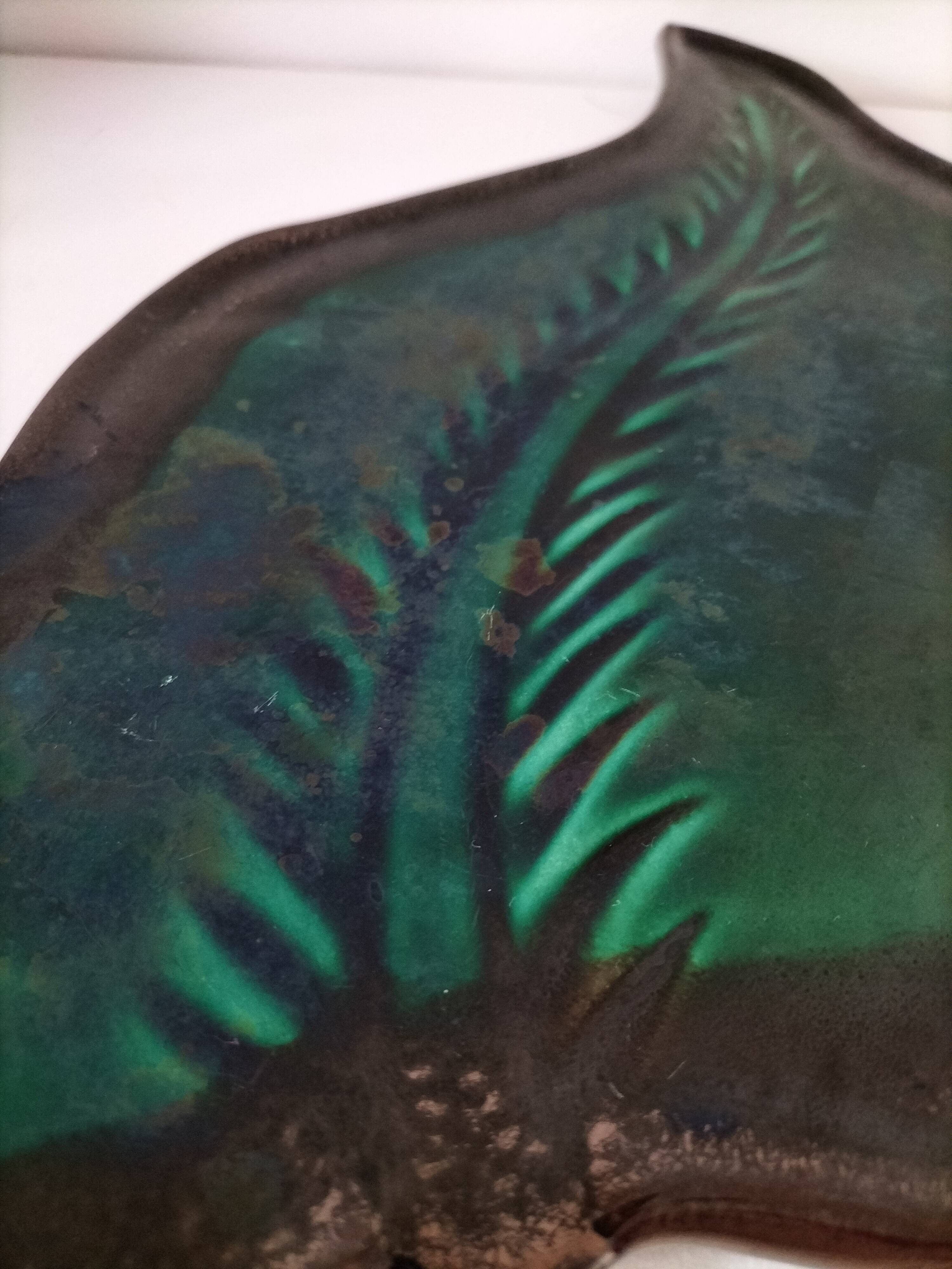 Ceramic leaf dish