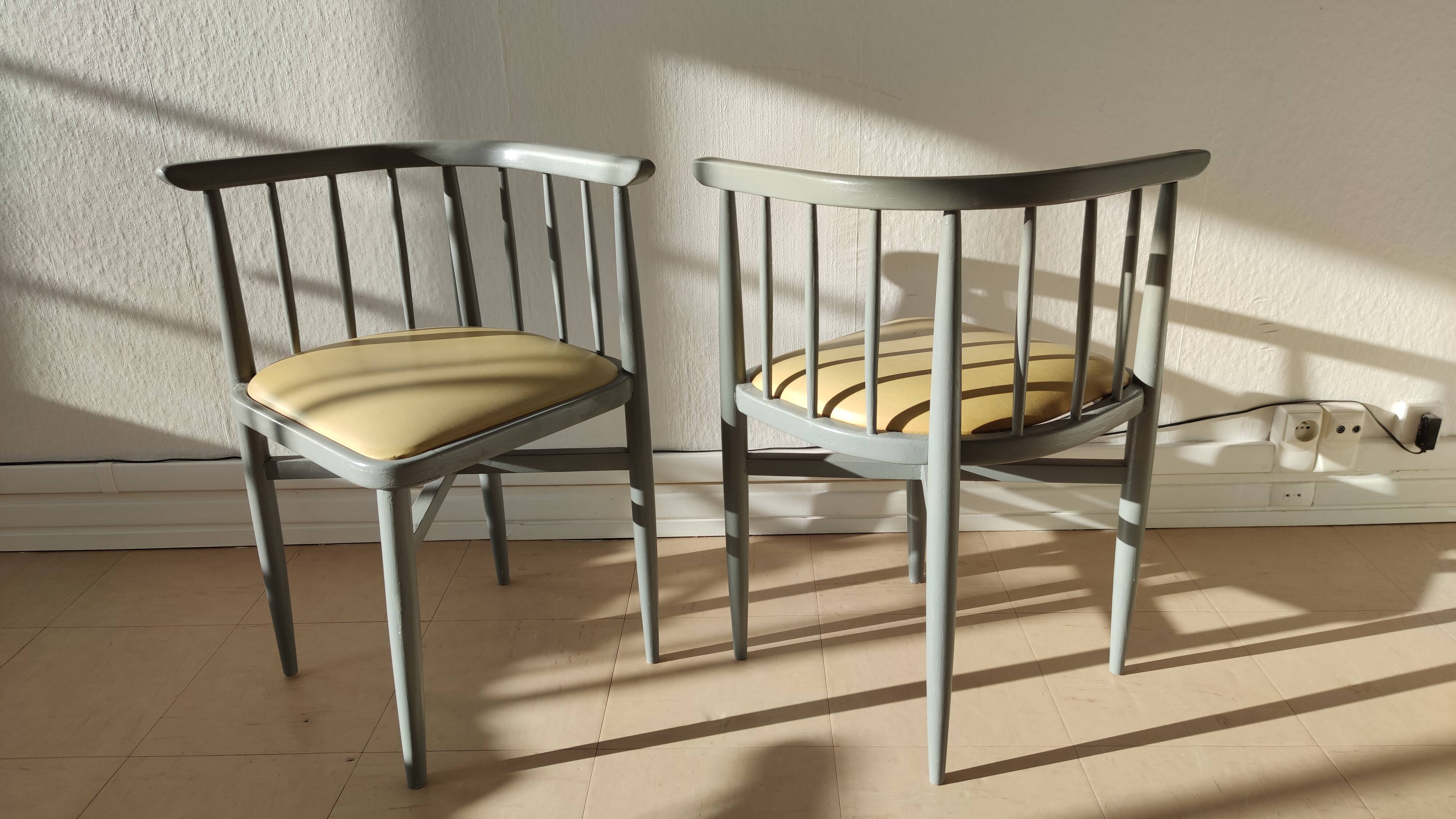 Ensemble Thonet 1960 table et 4 chaises