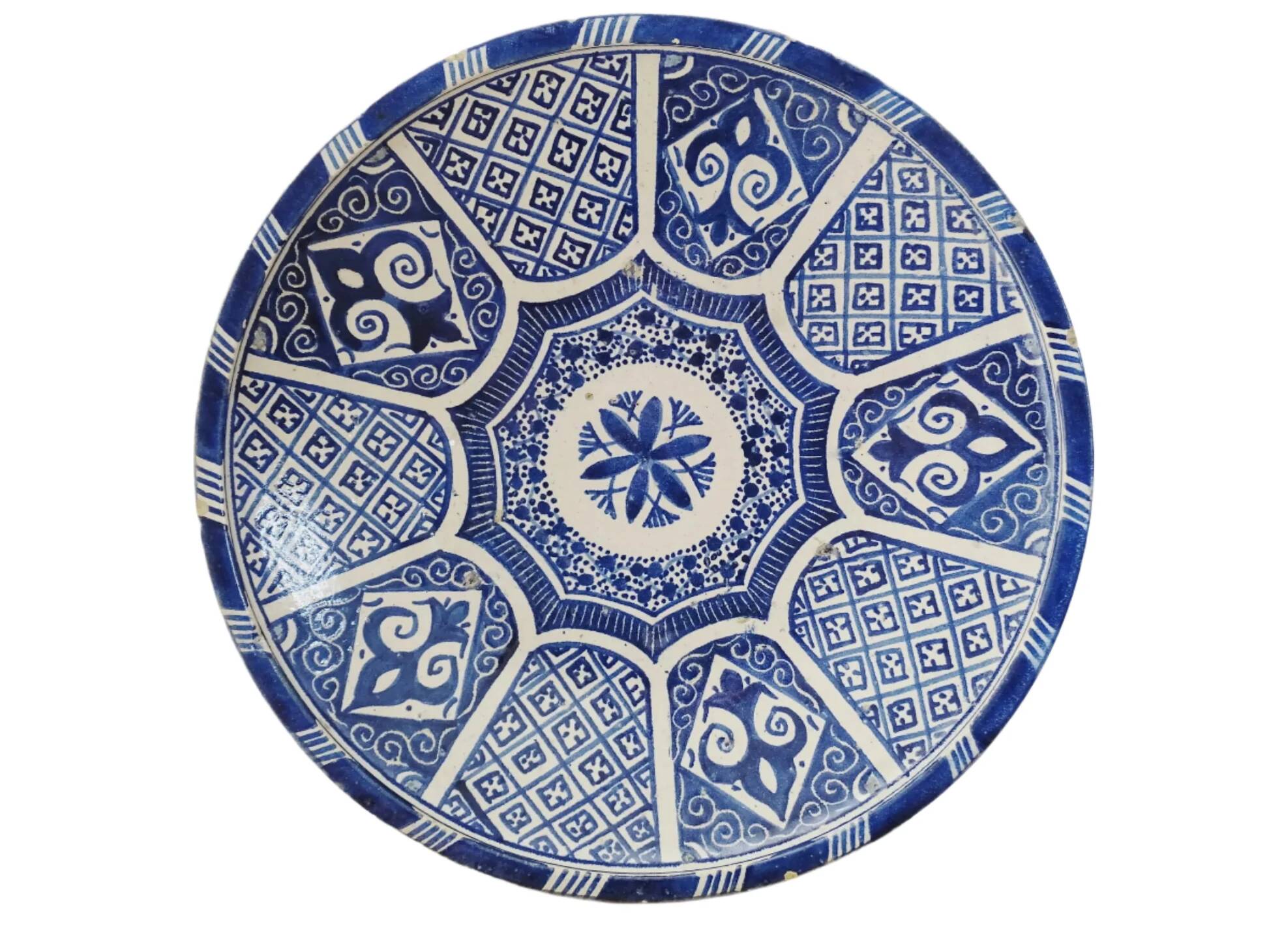 Assiette marocaine ancienne bleue et blanche, en terre cuite