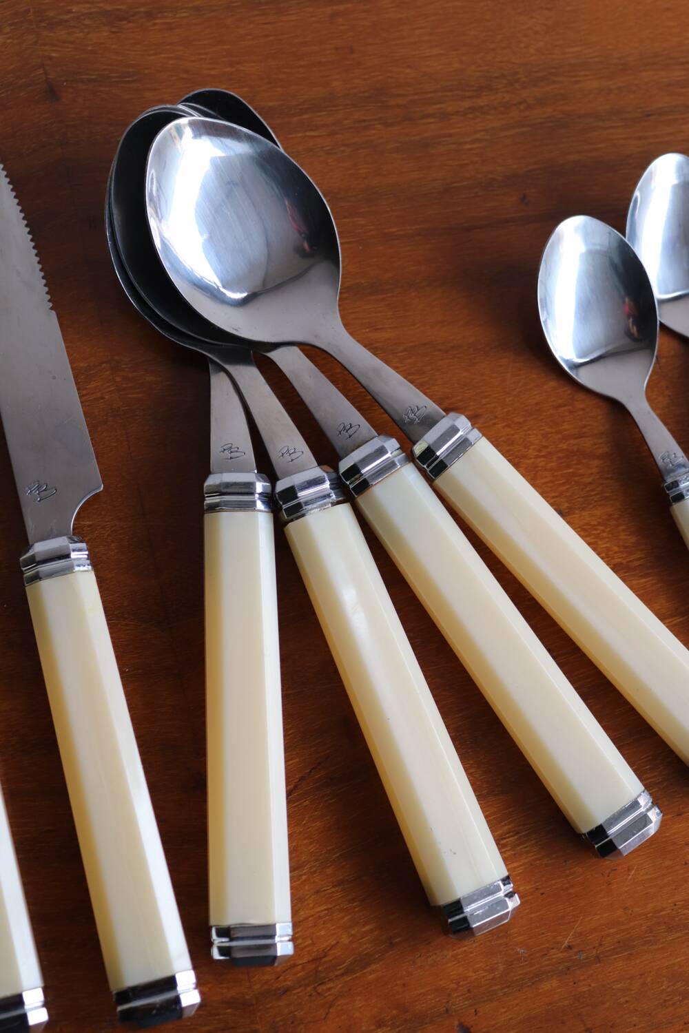 Pierre Balmain cutlery set – 16 pieces – ivory handles