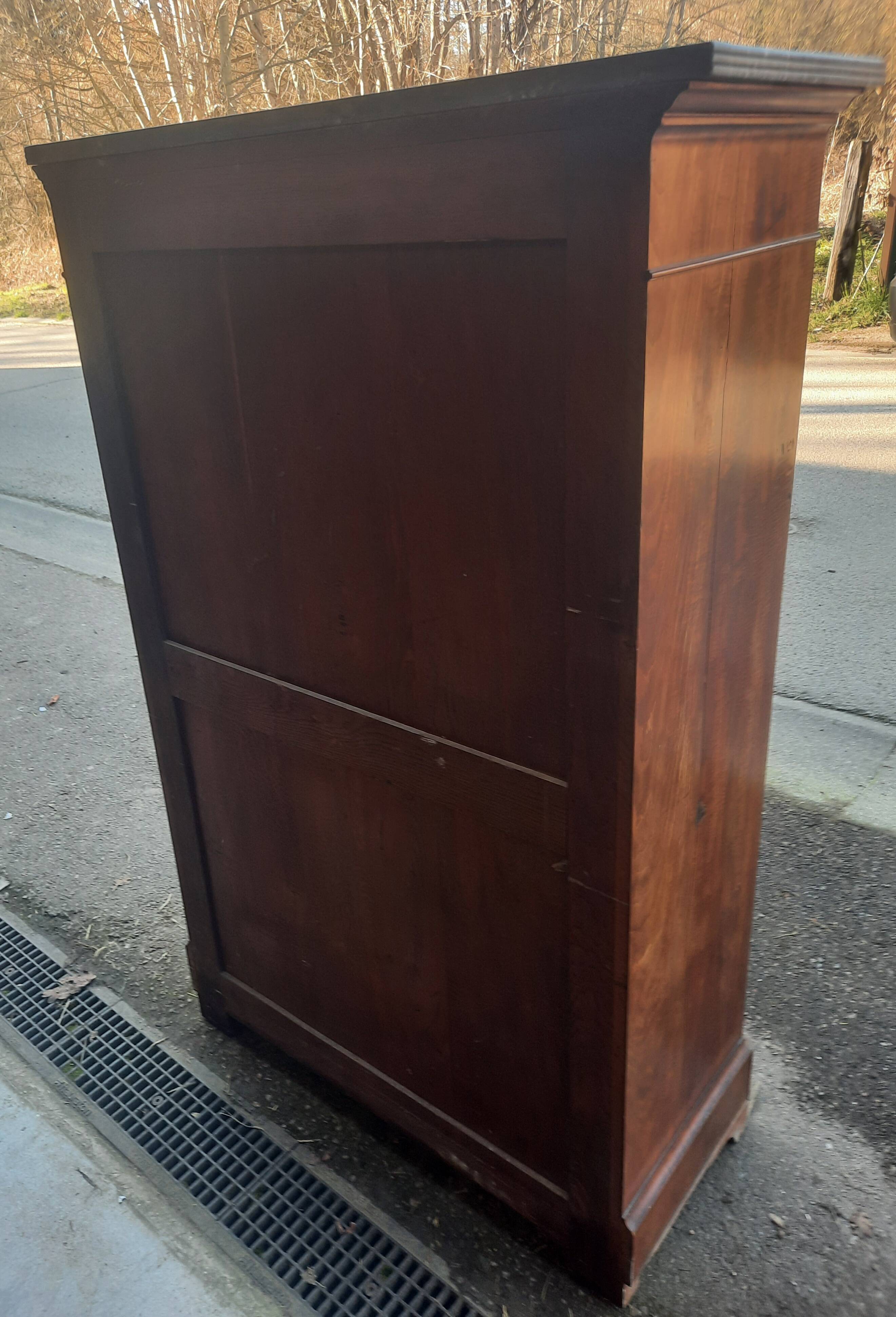 Secretary in veneer from the nineteenth century