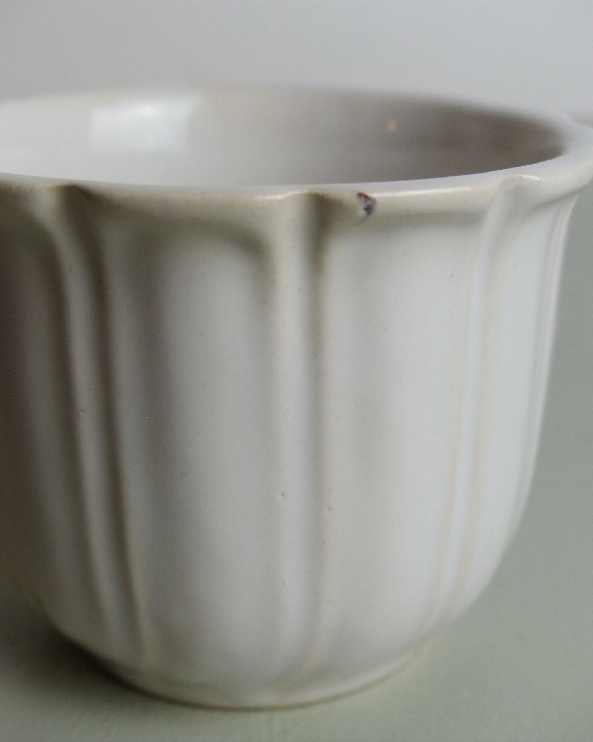 Set of 4 white ceramic cups