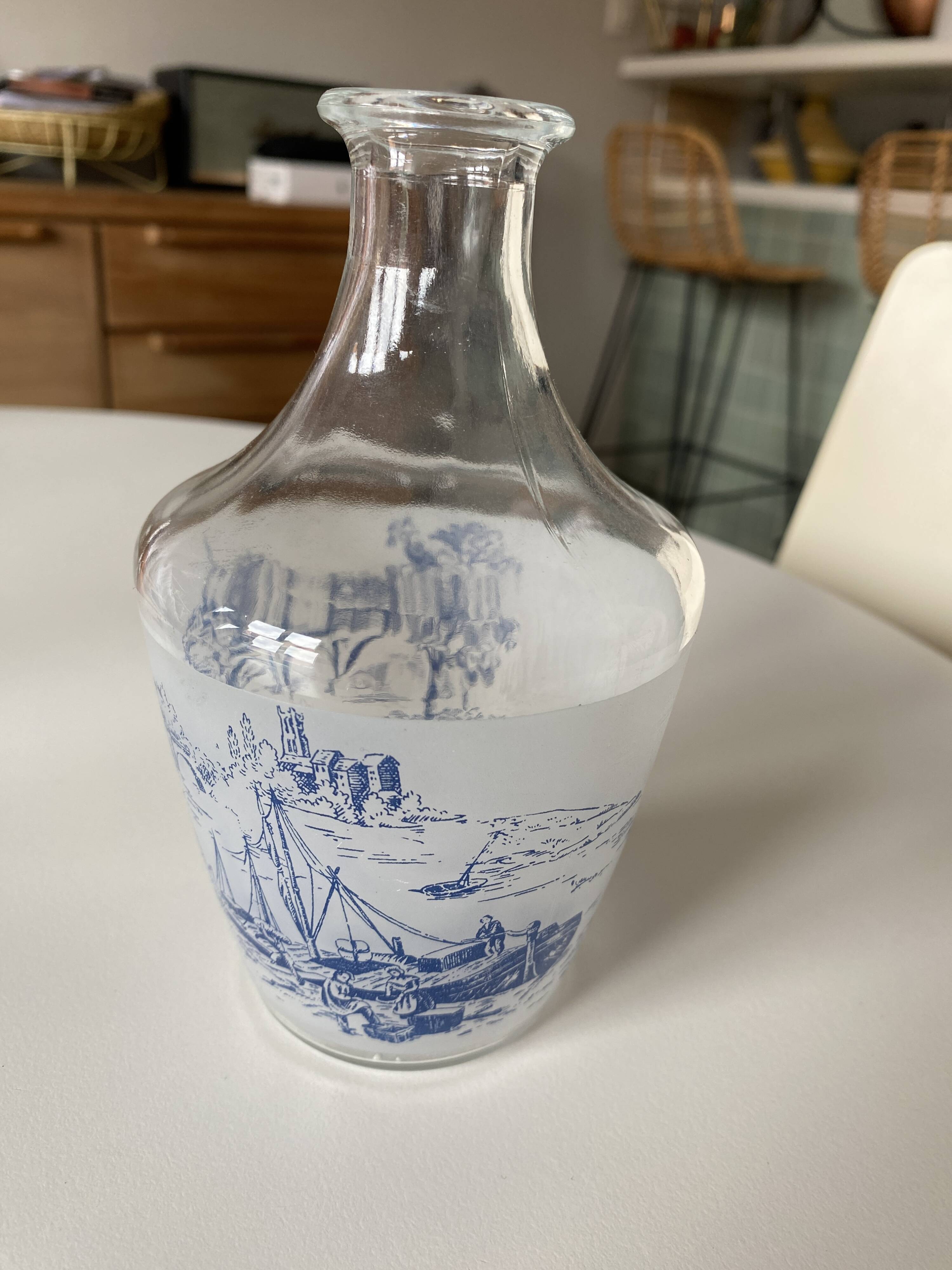 Liqueur carafe - Vintage model in glass decorated in Toile de Jouy style