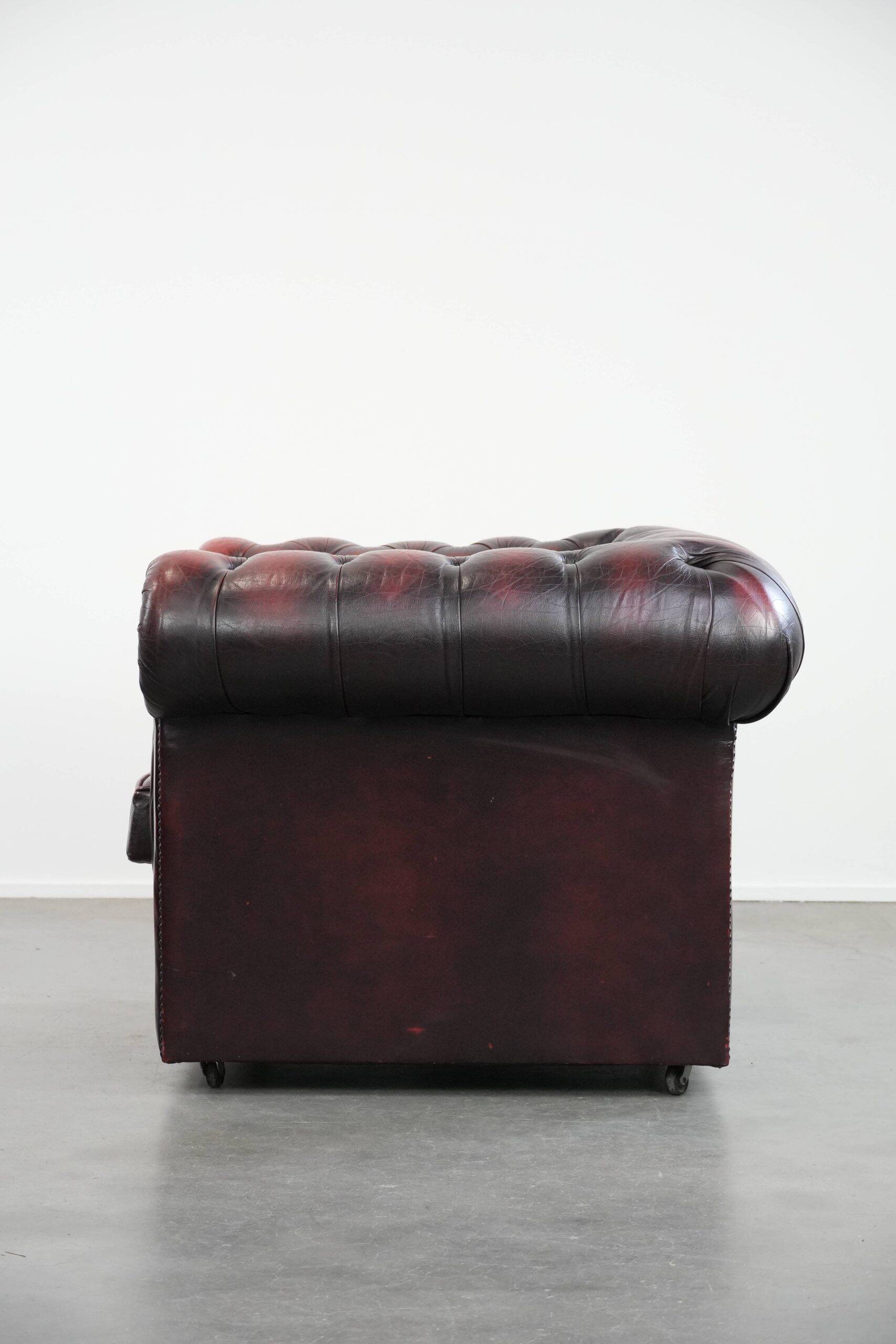 Cowhide leather English chesterfield armchair on wheels