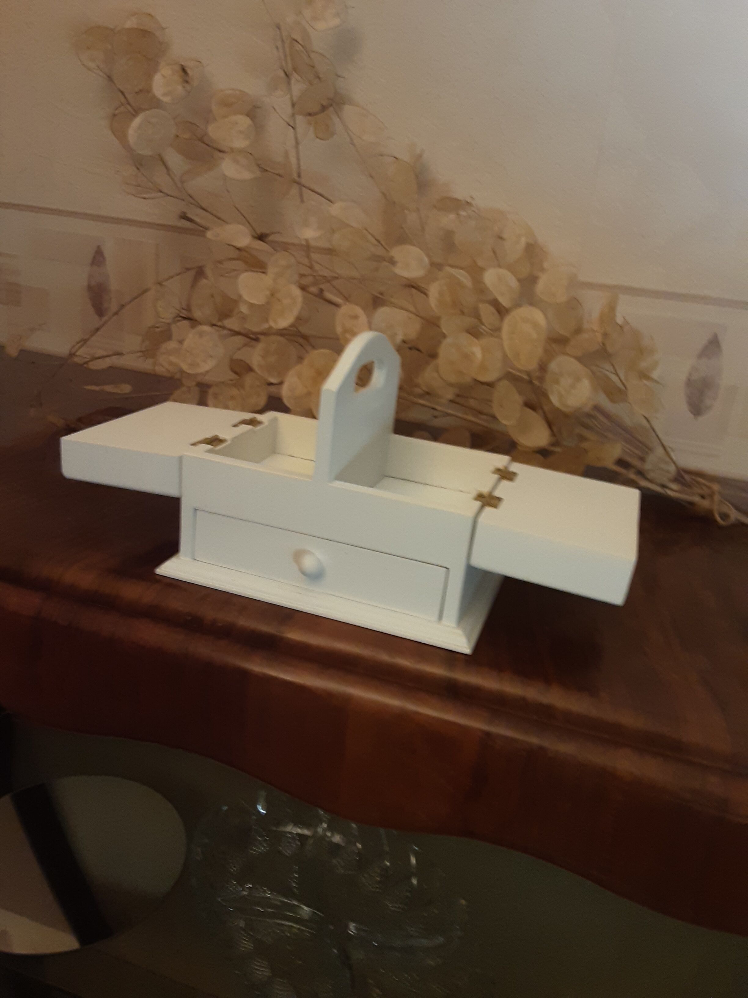 White wooden jewelry box