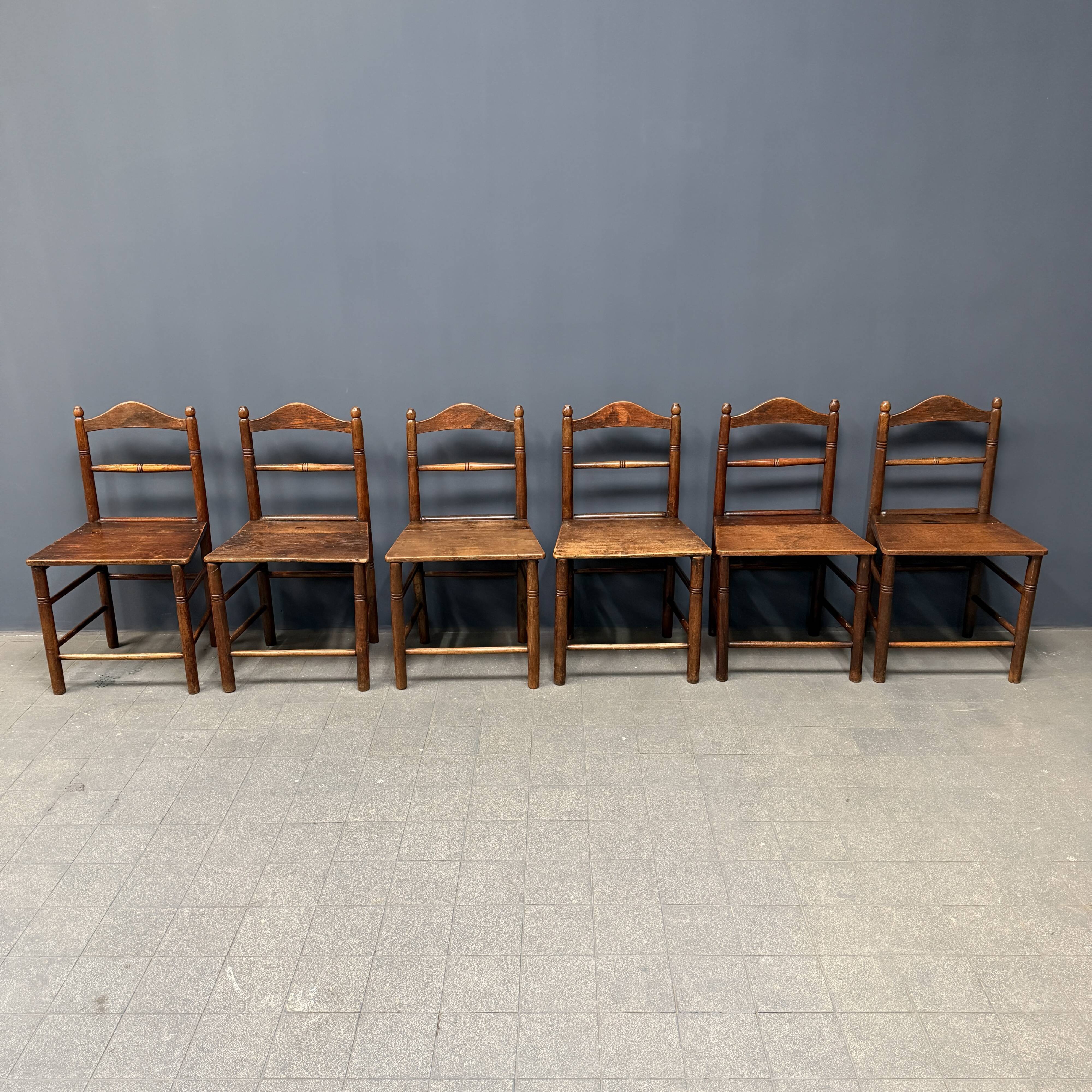 Ensemble de six chaises de cuisine anglaises anciennes