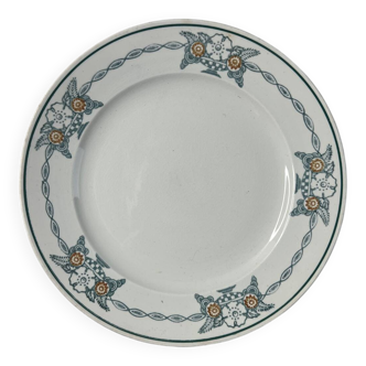 St Amand plate with a basket of flowers