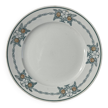 St Amand plate with a basket of flowers