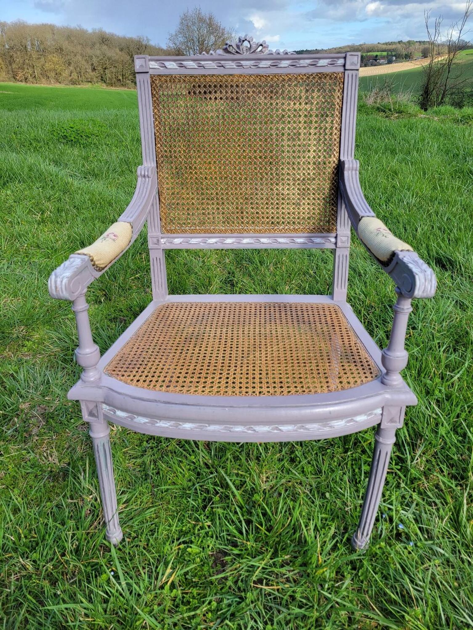 Fauteuil Louis XVI en cannage, milieu du XIXe siècle