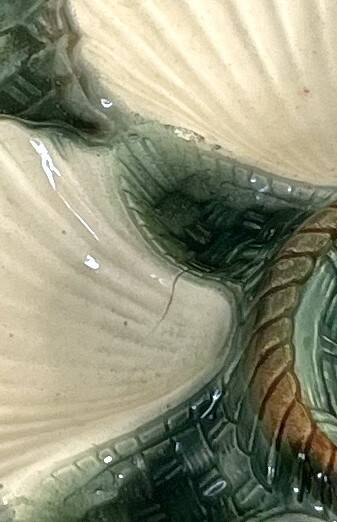 Green and white slip oyster plates