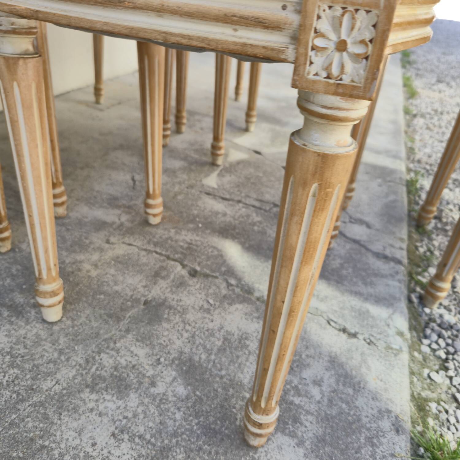 Set of 6 Louis XVI style chairs with antique patinated medallion