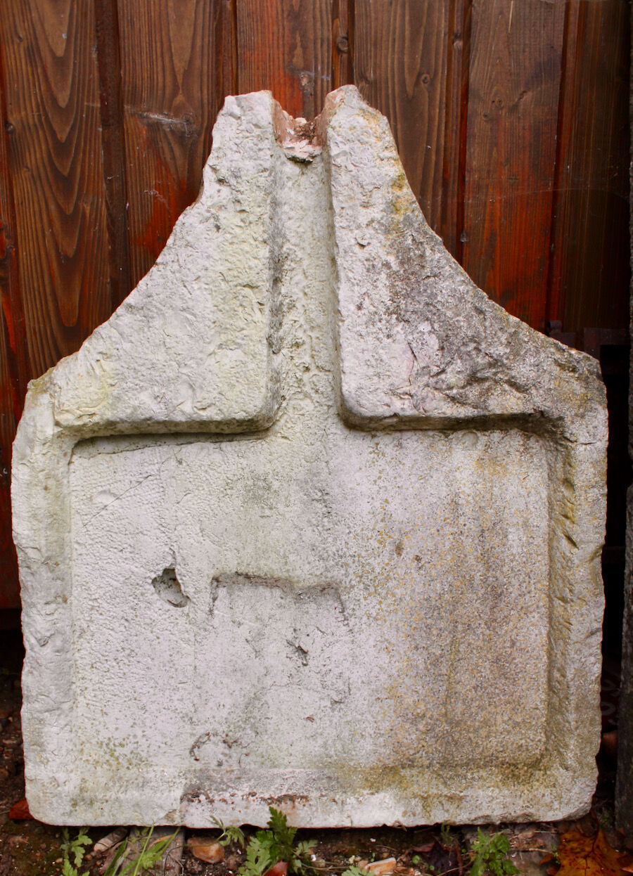 Ancient sink stone in drom stone