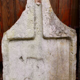 Ancient sink stone in drom stone