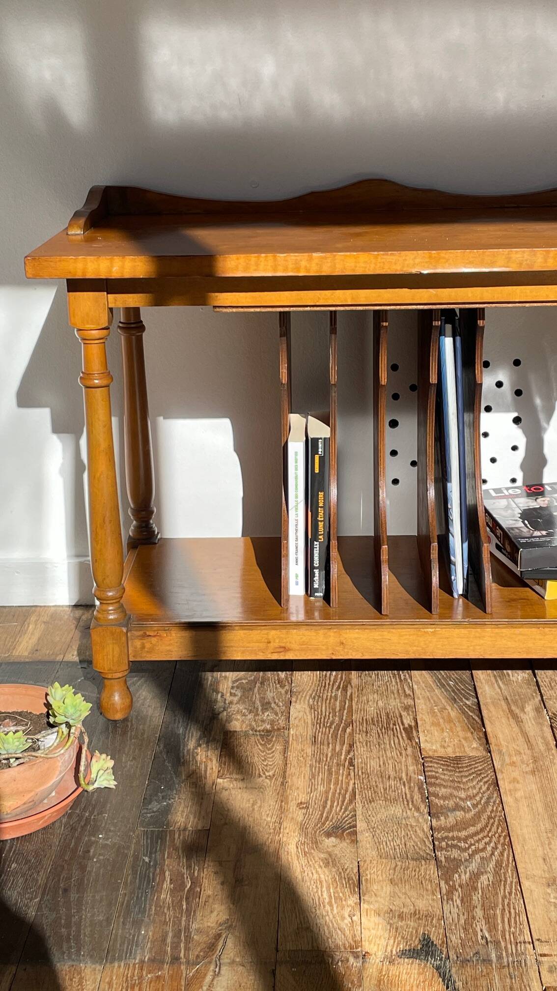 Geometric vintage record player furniture