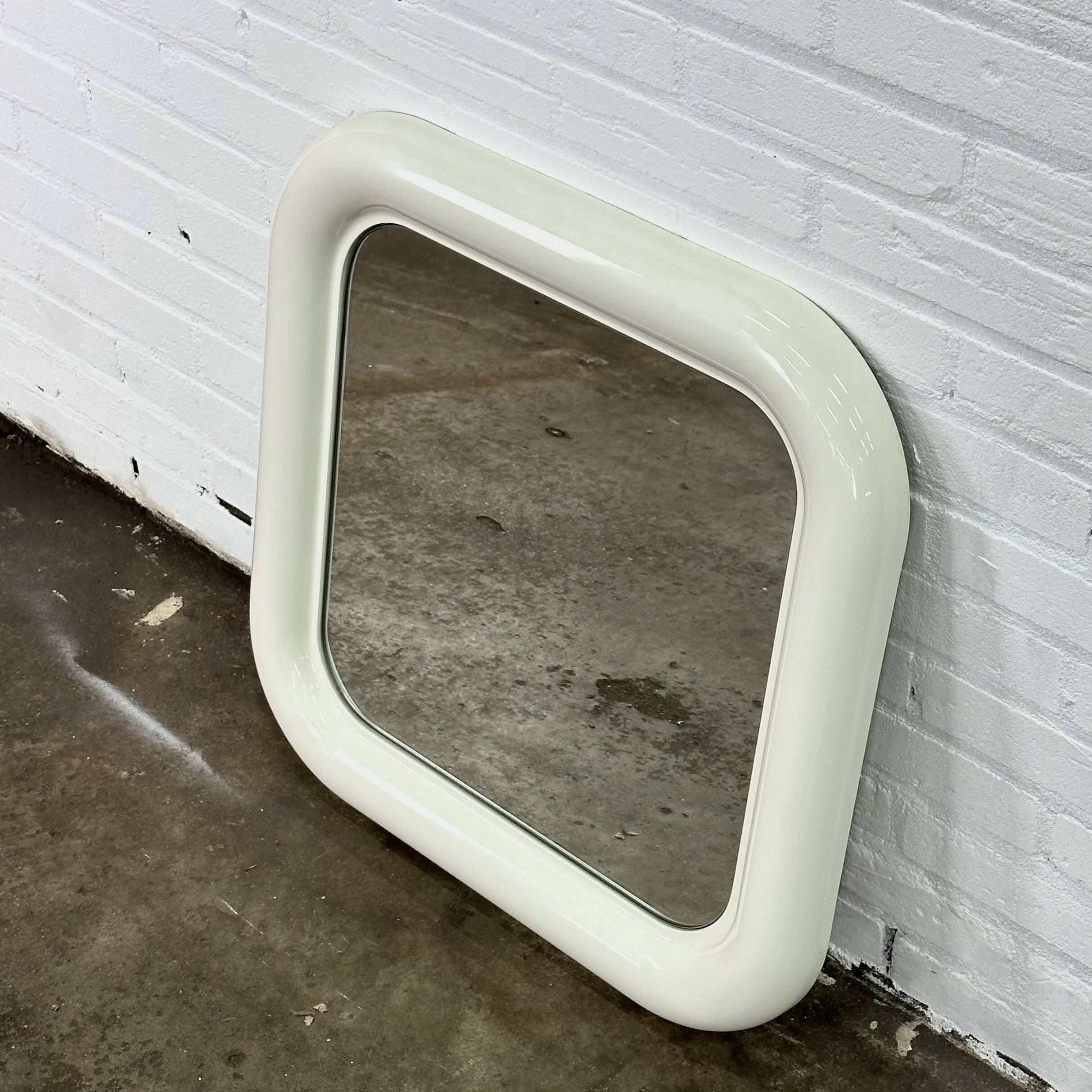 Miroir Delfo par Sergio Mazza pour Artemide