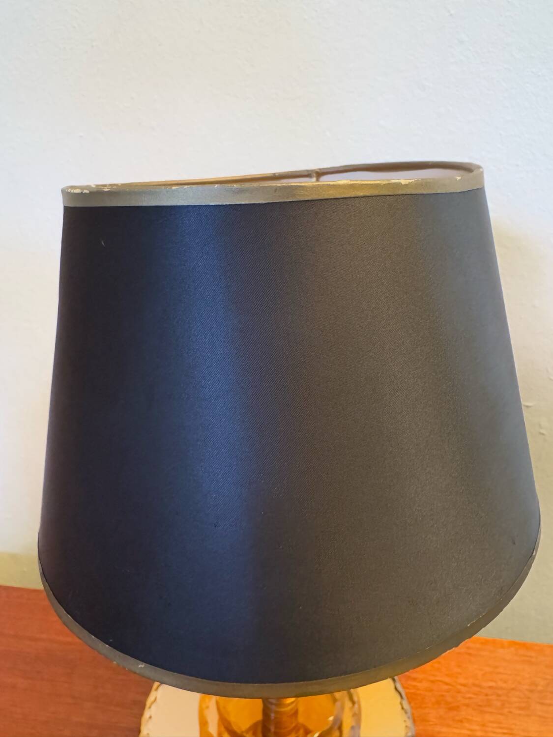 Small Art Deco lamp in copper glass