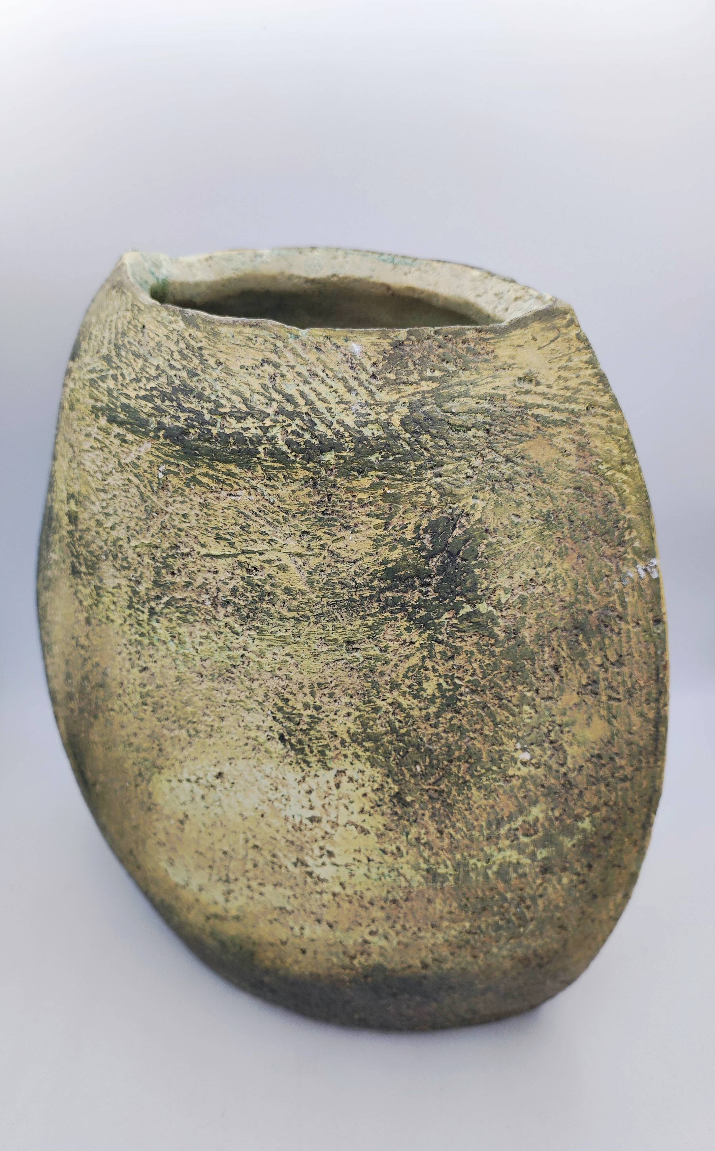 Vase en grès forme amande