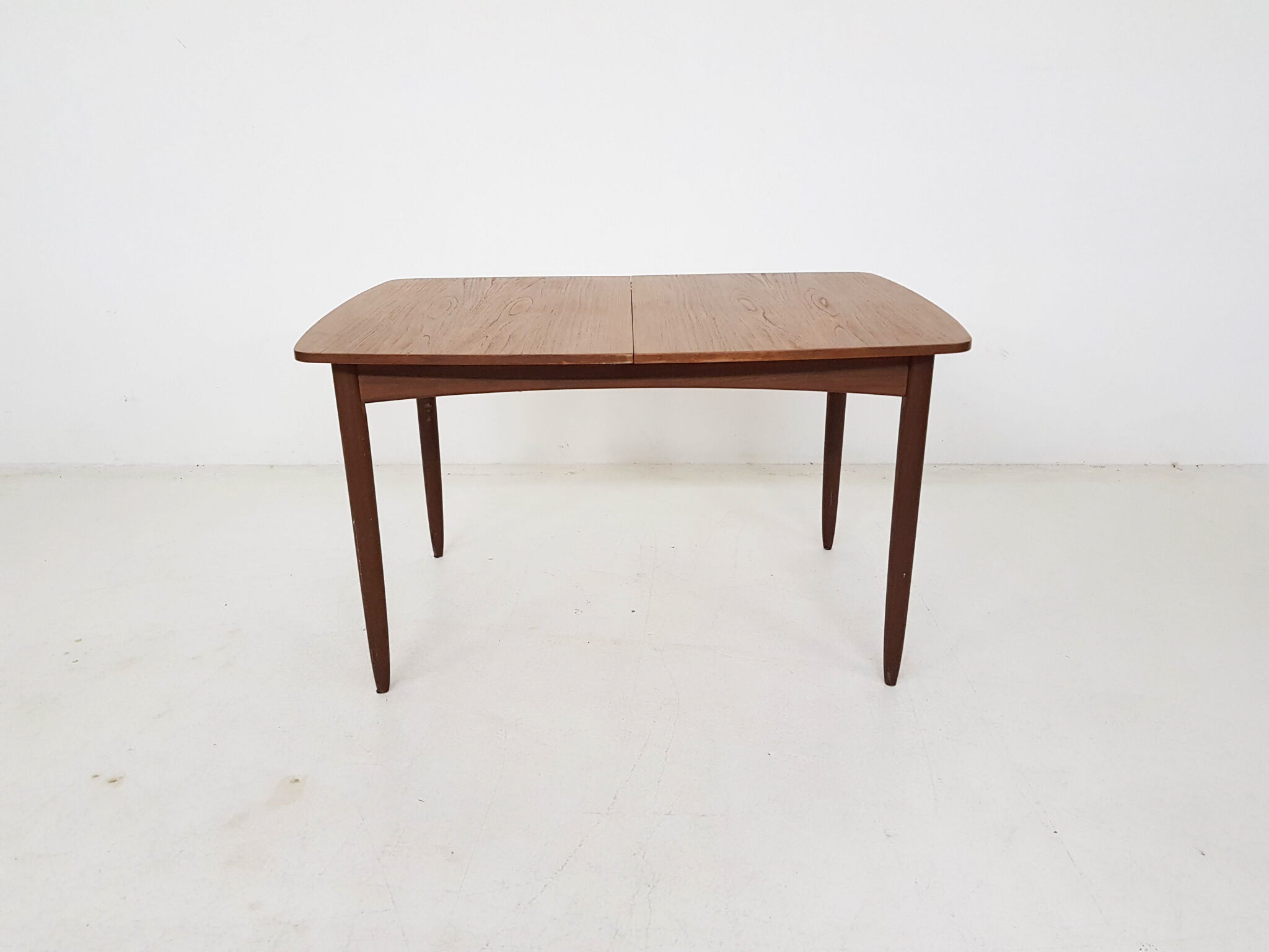 Hulmefa propos teak extendable dining table
