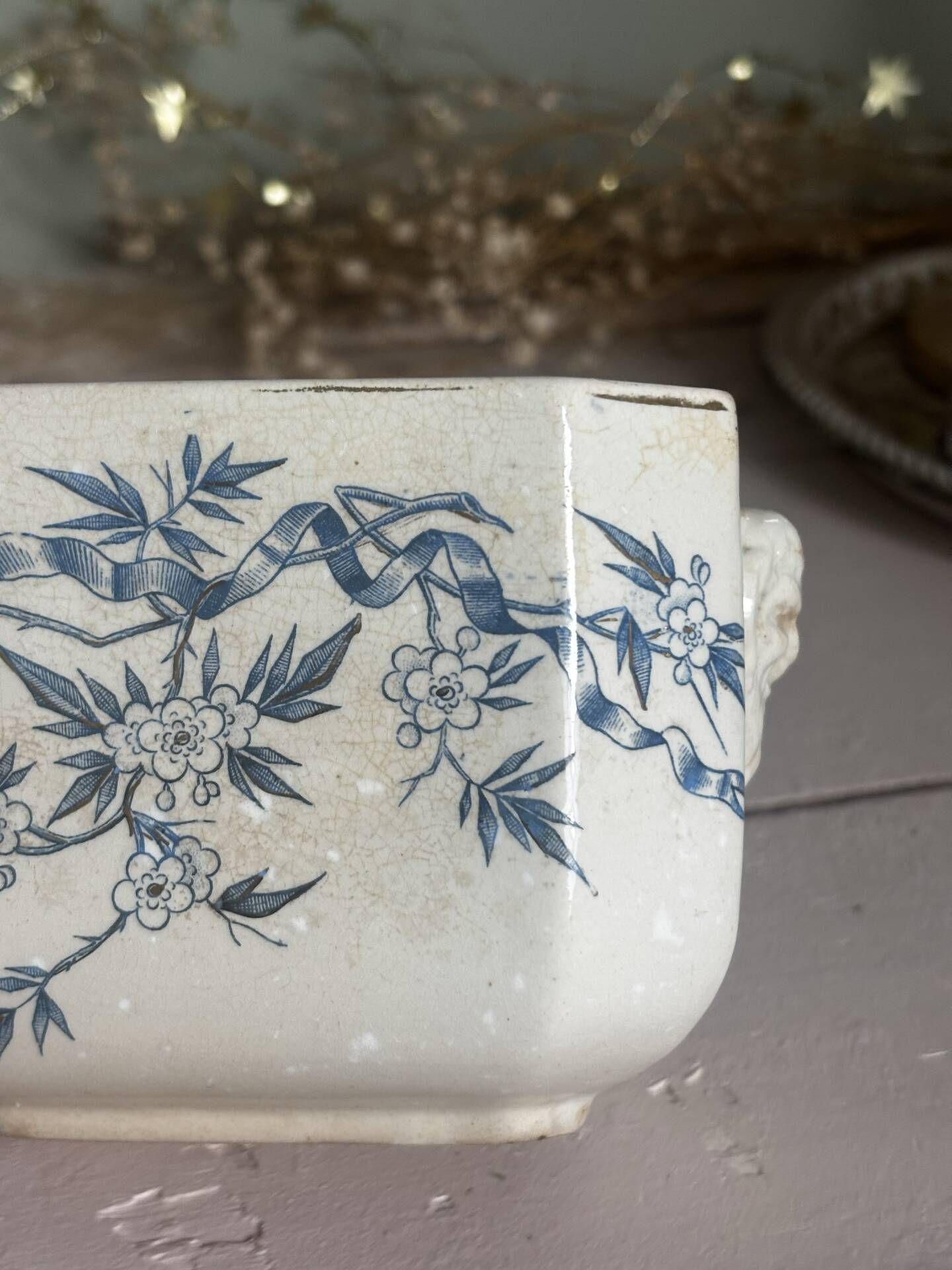 Ancienne base de sucrier faïence patinée motif floral bleu Digoin