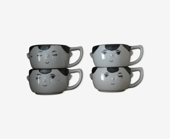 Lot de 4 tasses en grès visages