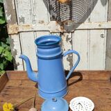 Cafetière bleue en tôle émaillée vintage