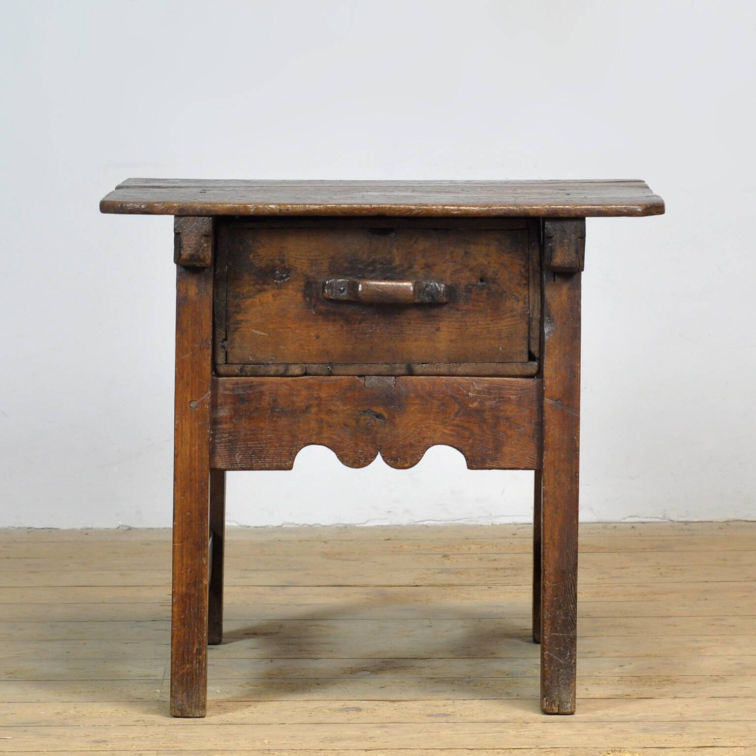 Table espagnole, XVIIIe siècle