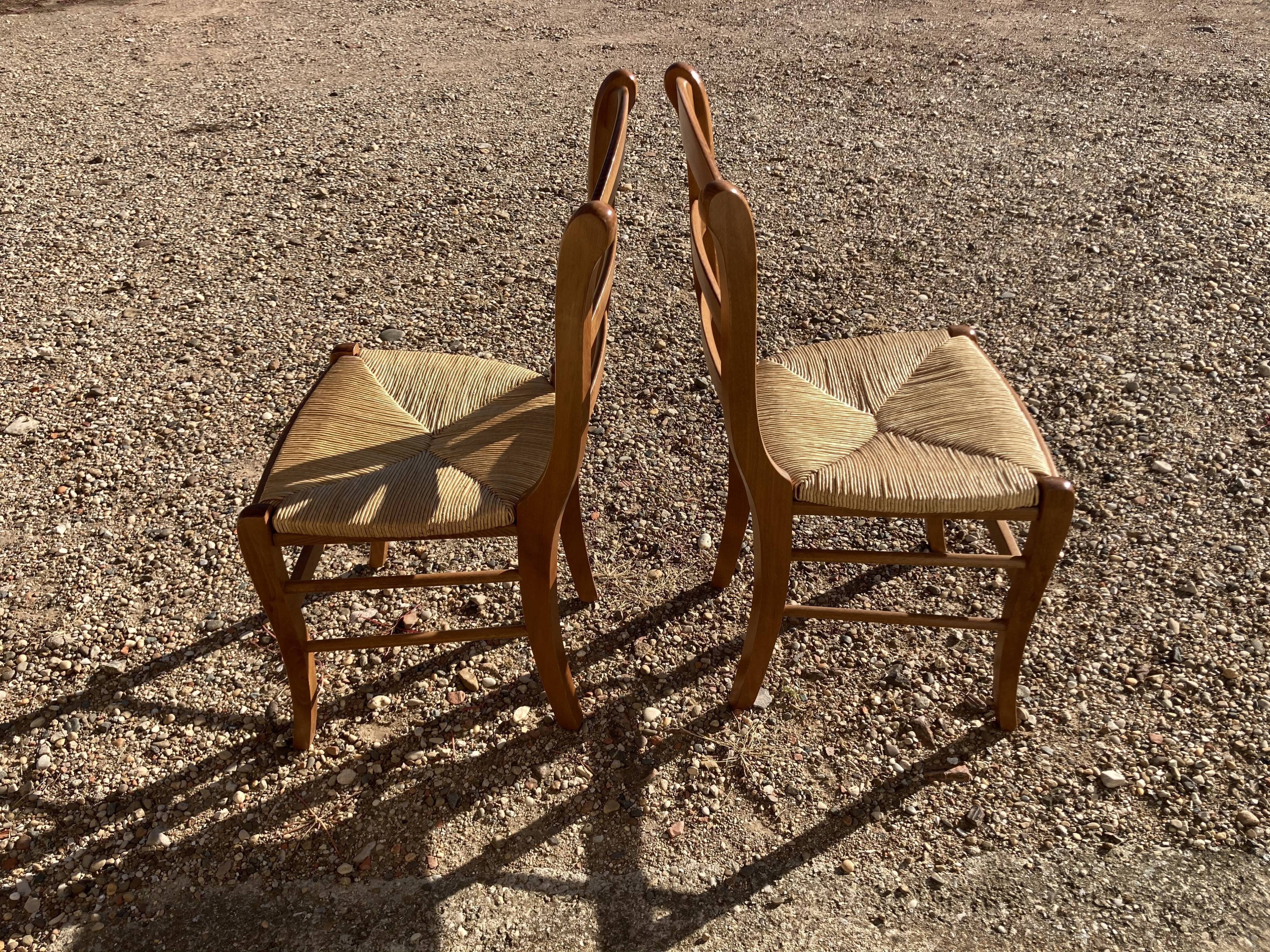 Pair of mulched chairs