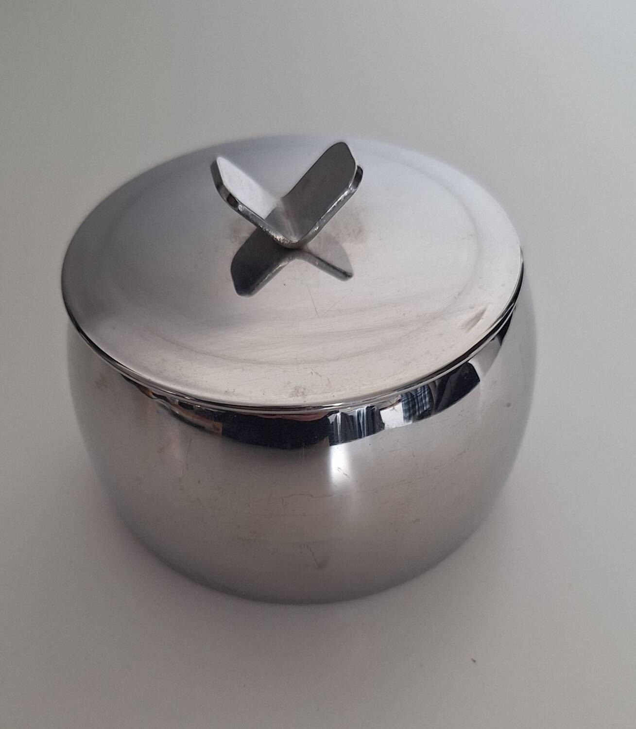 Stainless steel sugar bowl by Guy Degrenne