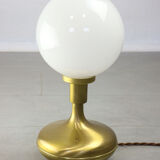Lampe de table italienne en laiton et en verre opalin