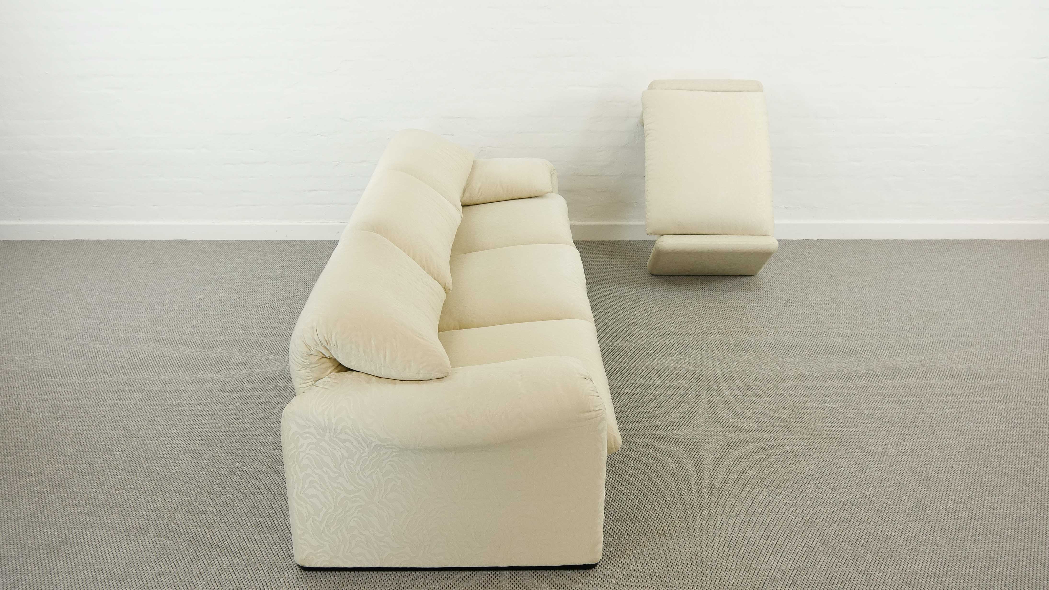 Maralunga 3-seat Sofa with Footrest in offwhite by Vico Magistretti for Cassina, Italy