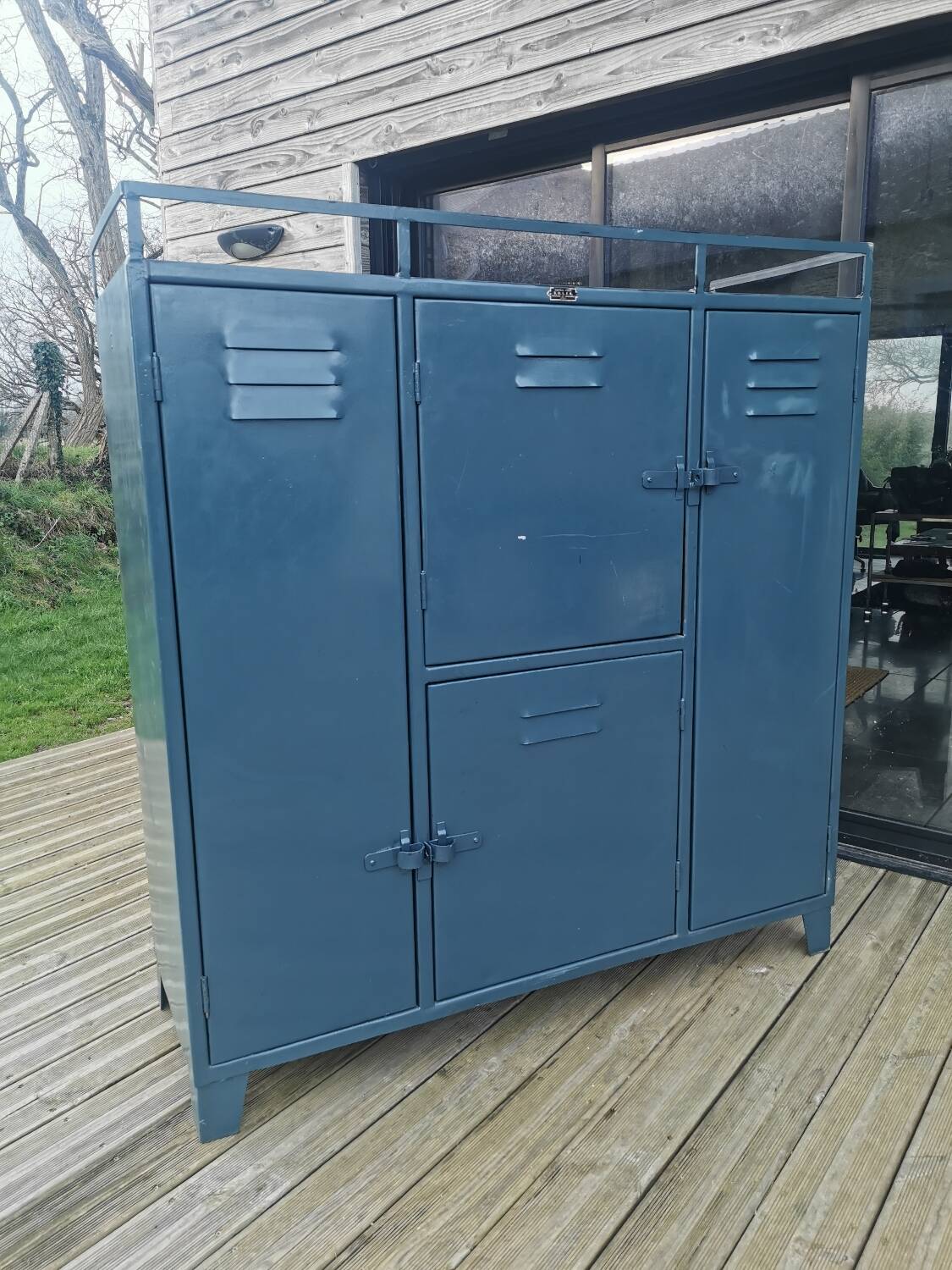 SOLFA metal locker room for mates