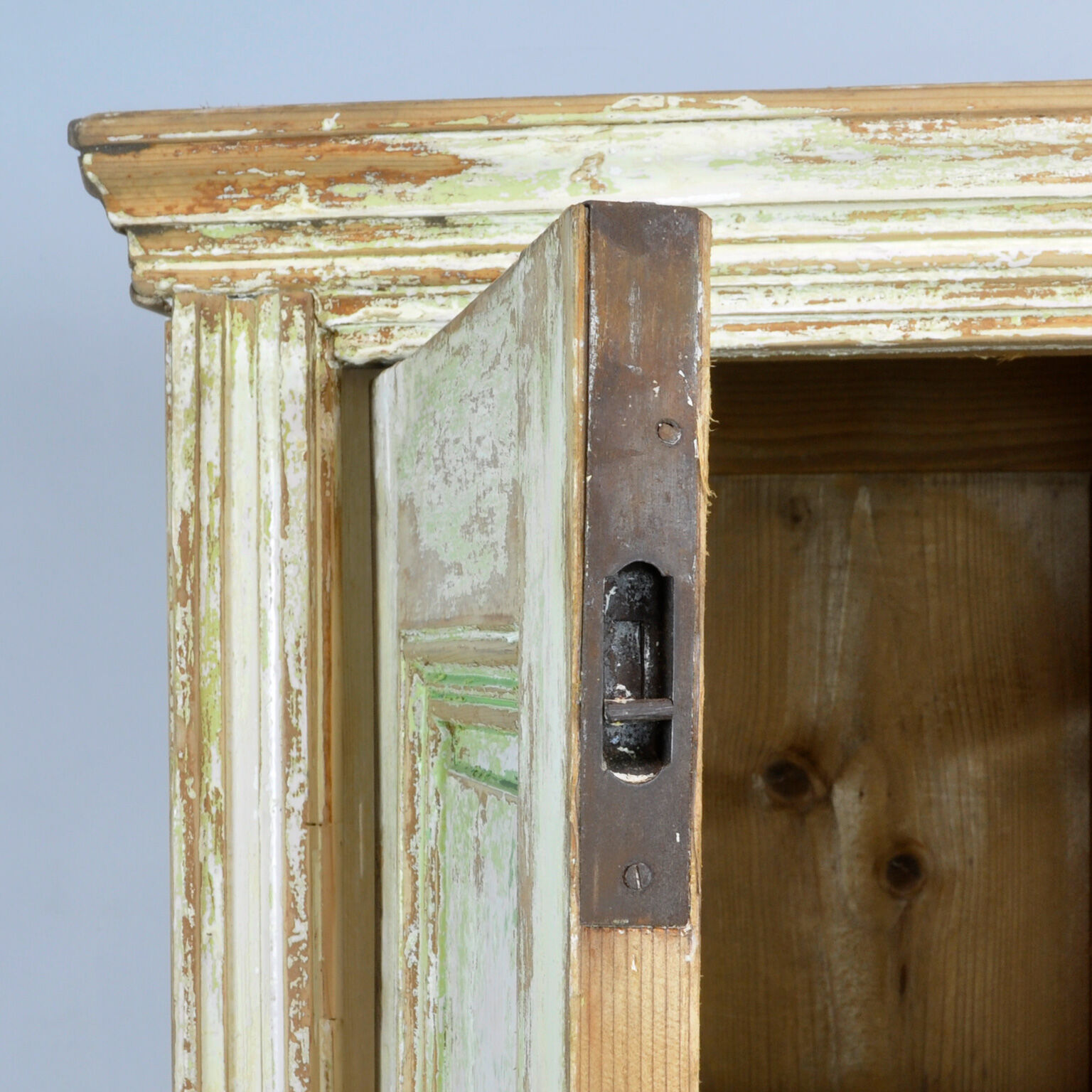 Antique pine cabine, circa 1920