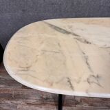 Angleterre XXeme : Grande table en marbre avec piètement laqué noir
