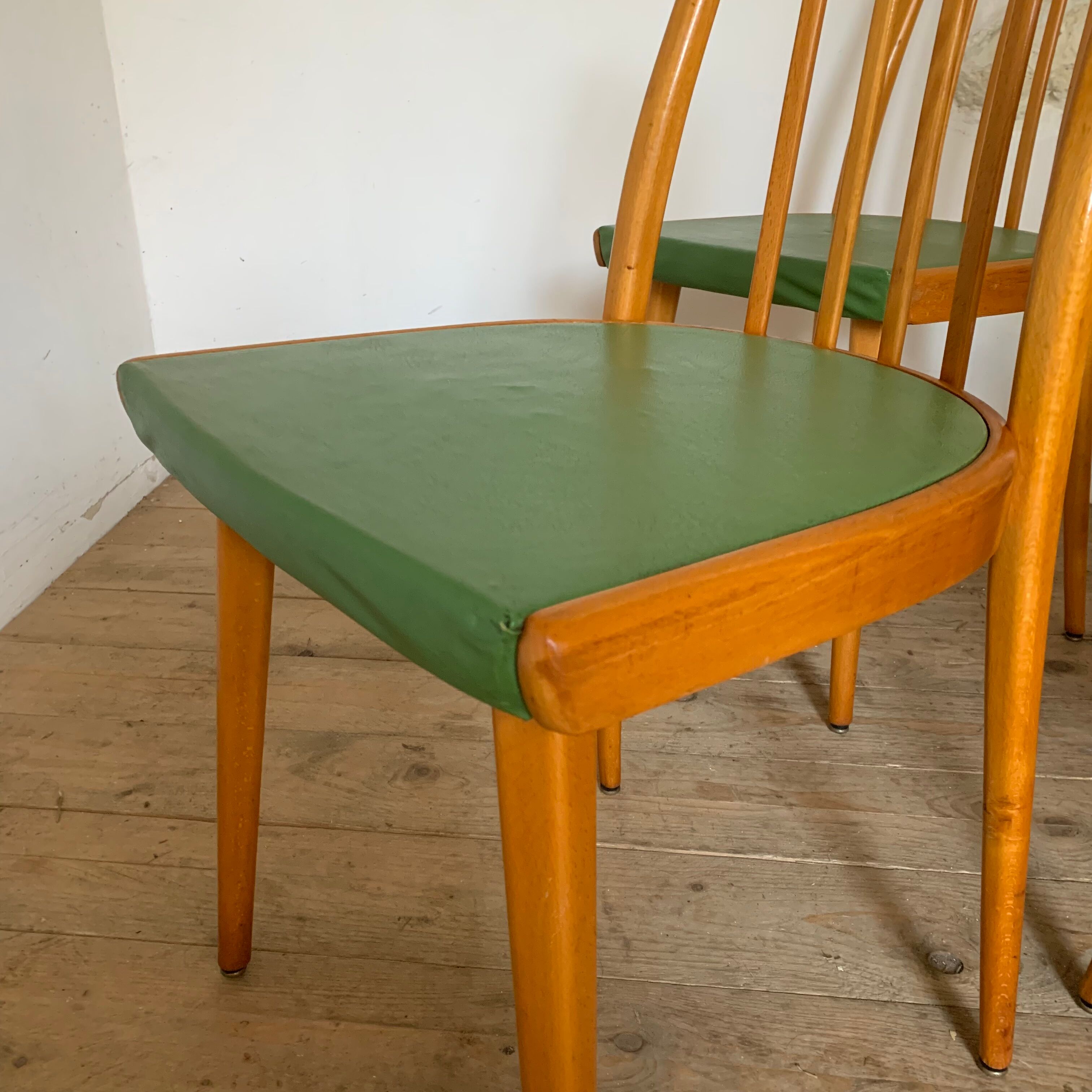 6 vintage green chairs