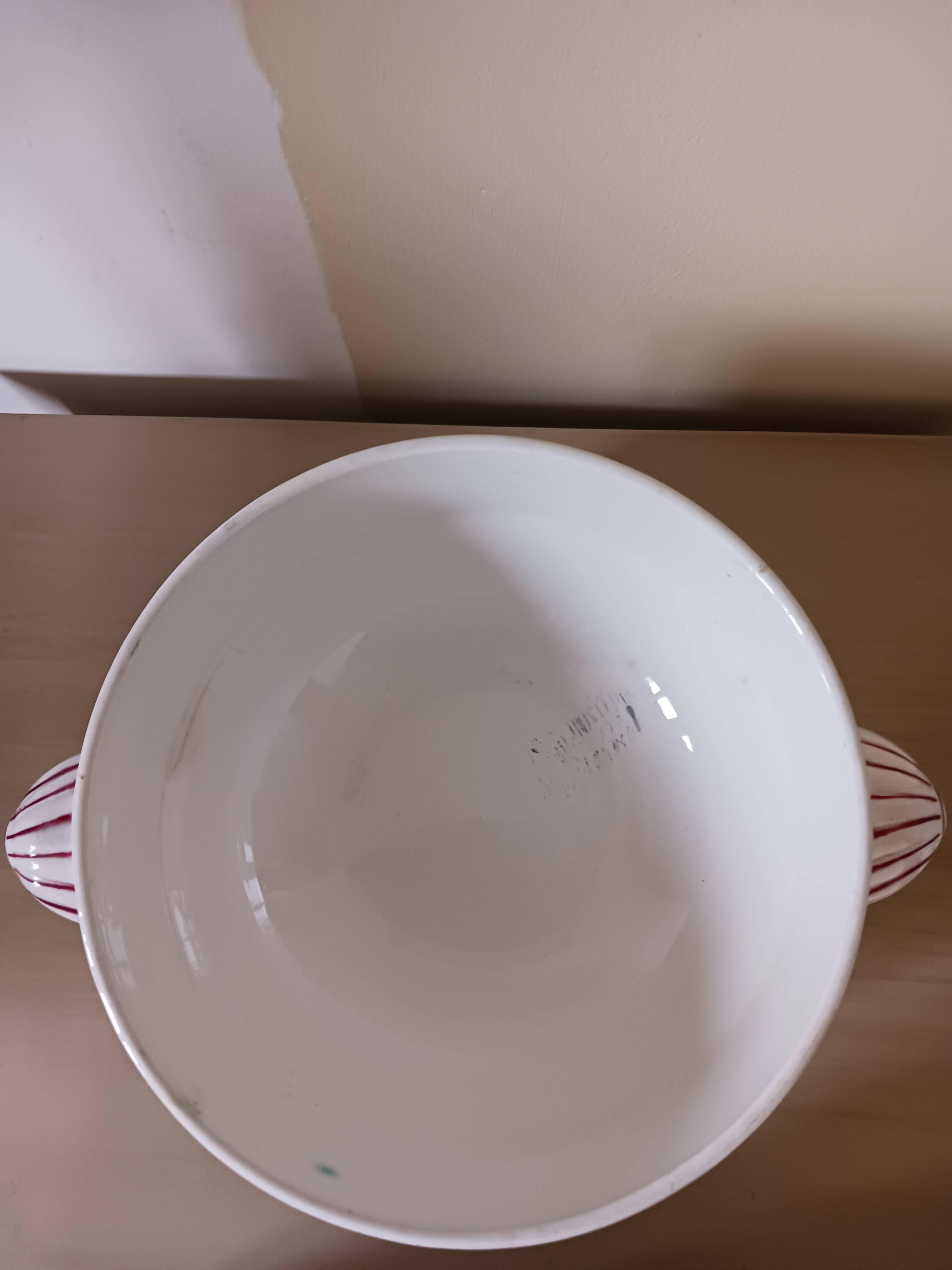 Soup tureen Digoin Sarreguemines, Burgundy model.