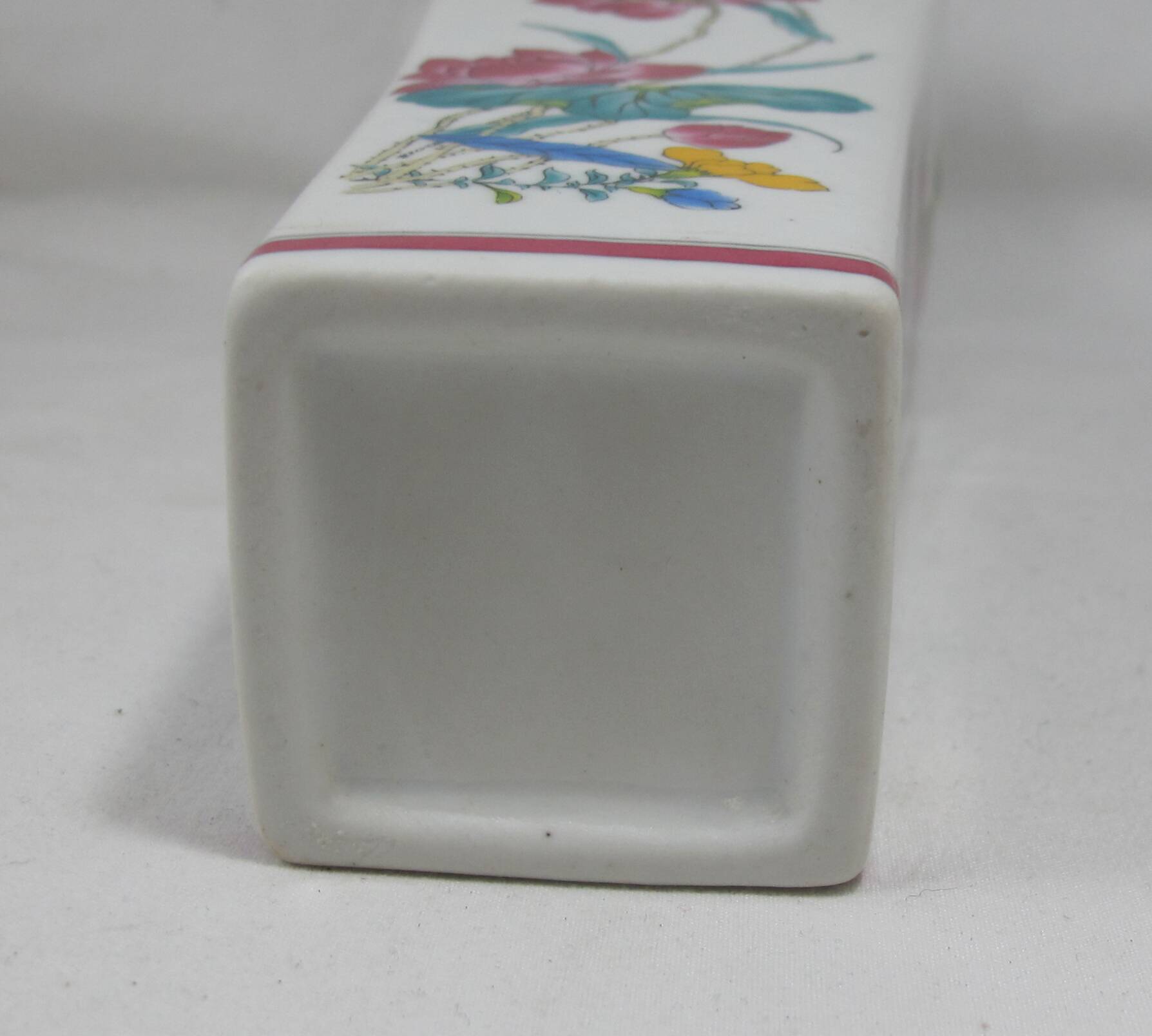 small famille rose vase in Chinese porcelain China