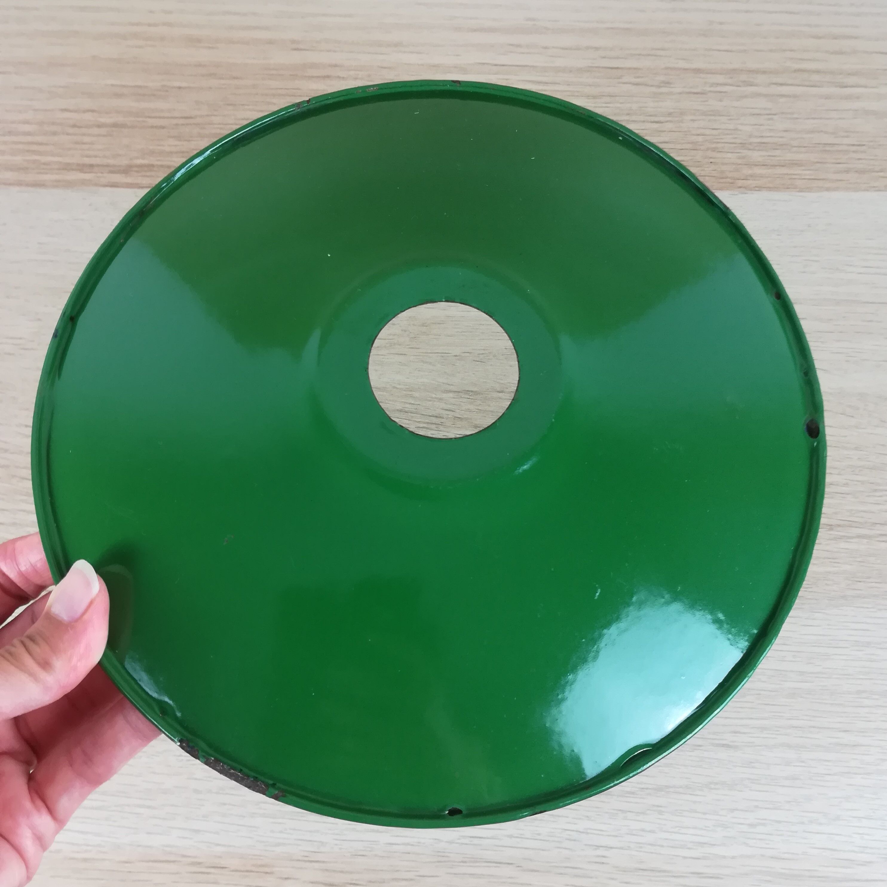 Industrial suspension green metal enamelled