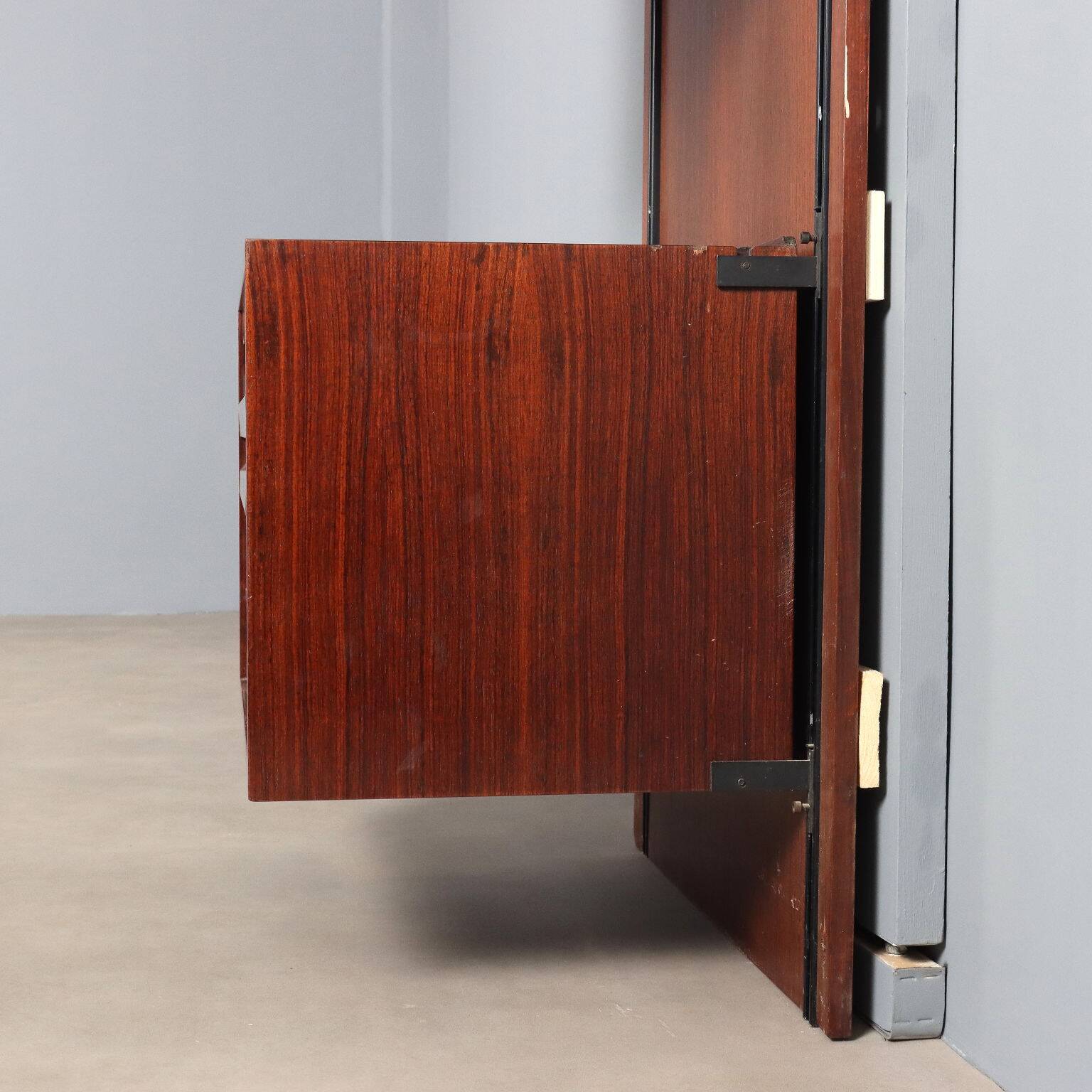 Bookcase 'E22' by Osvaldo Borsani for Tecno - 1960s