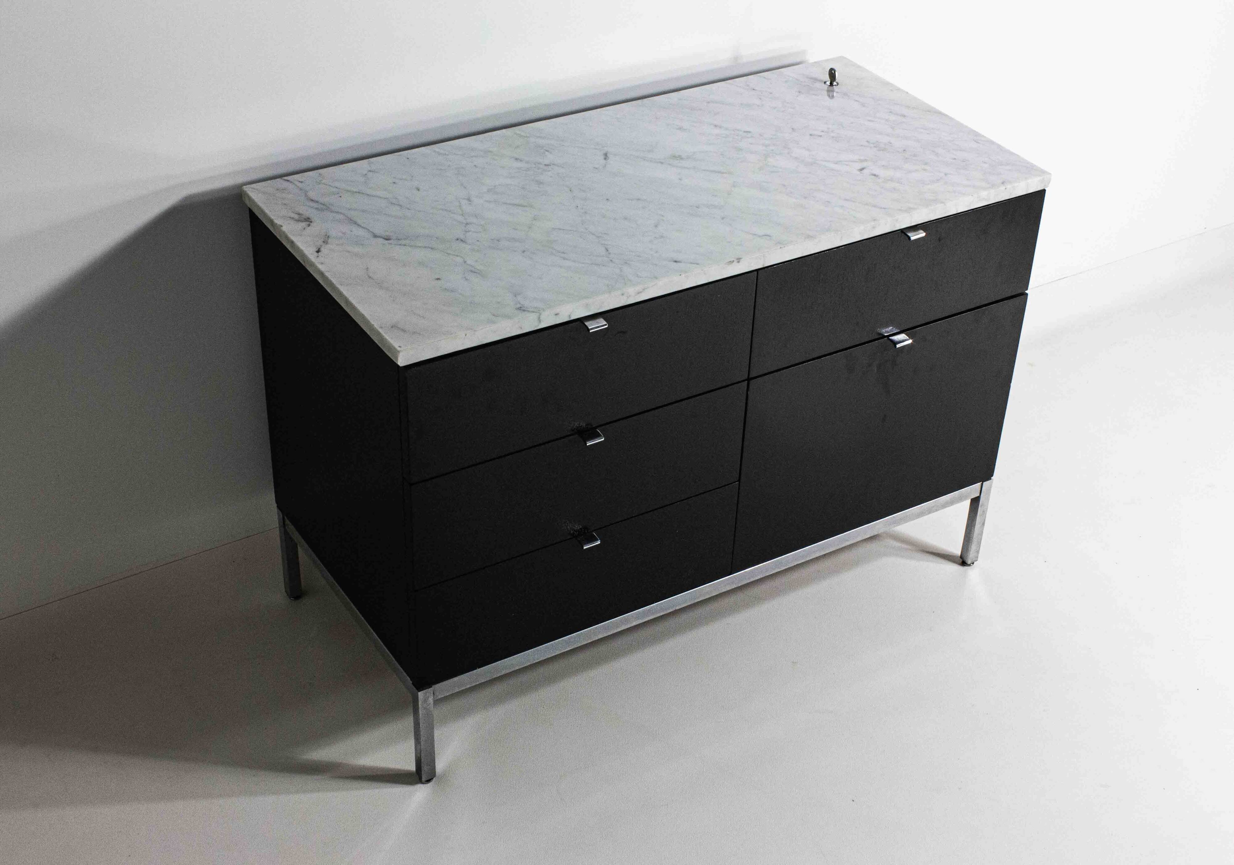 Meuble d'appoint exécutif avec serrure par Florence Knoll, 1970