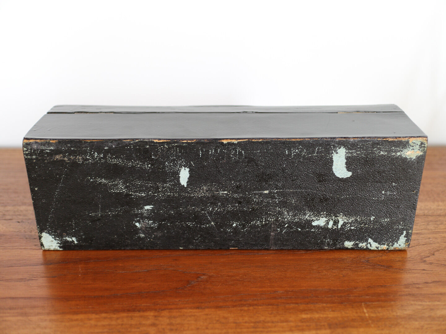 Glove box in ball marquetry