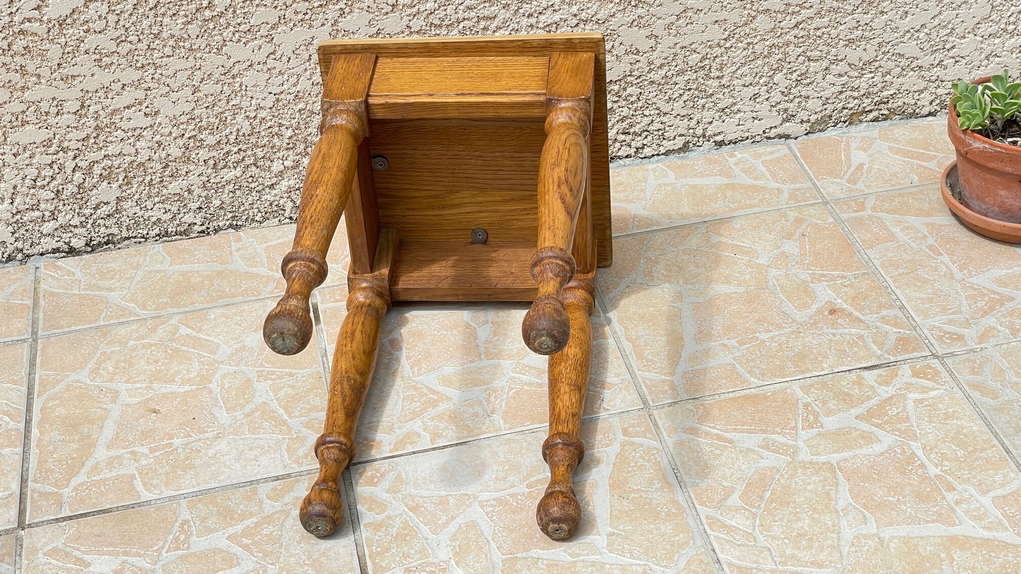 Light wood stool turned years 70/80