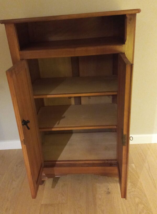 Peit bahut ou confiturier desserte en cerisier massif