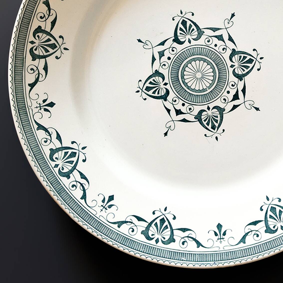 Creil & Montereau round ironstone platter "Admiral" D28.5cm