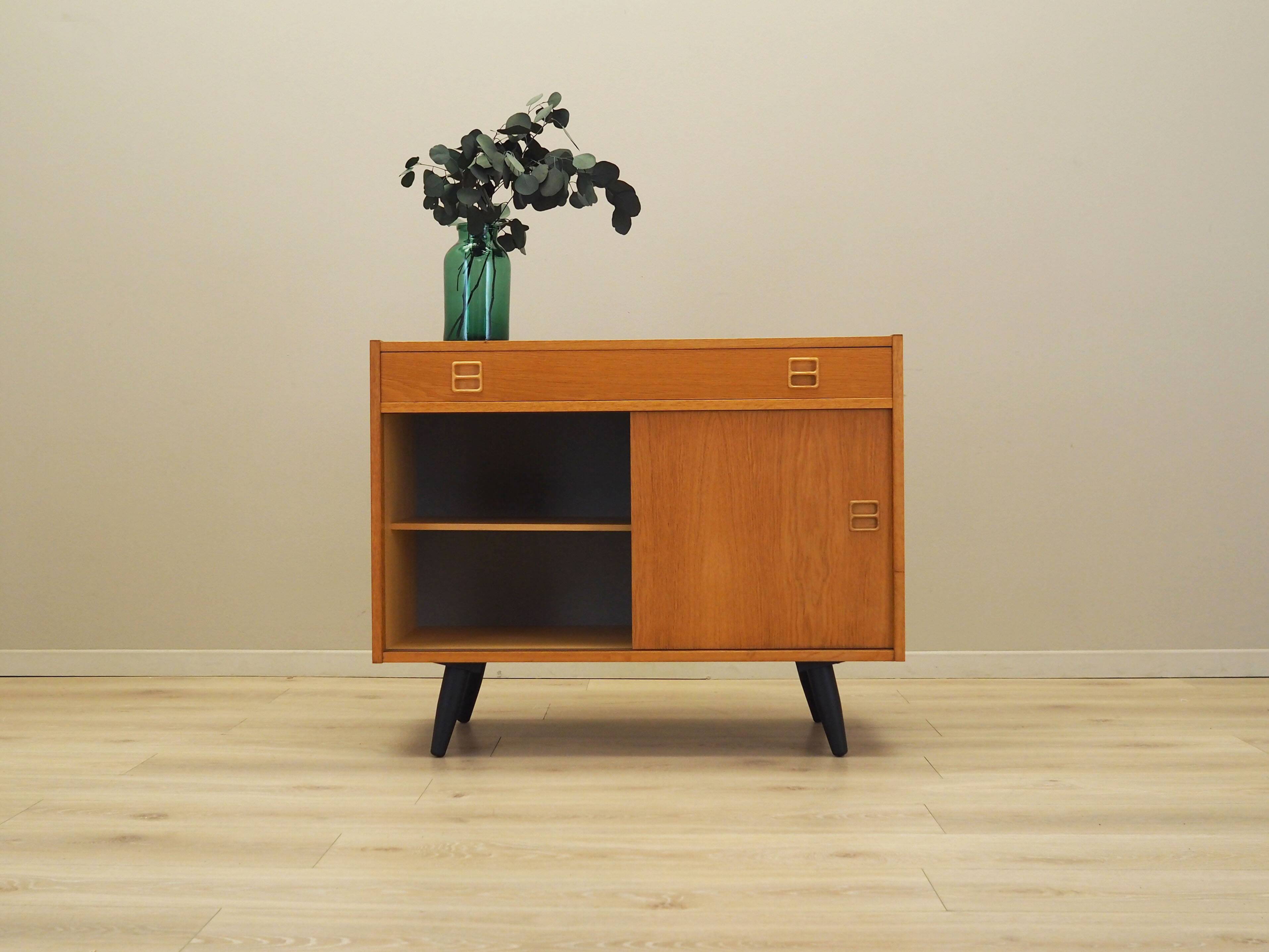 Meuble en frêne, design danois, années 1960, production : Danemark