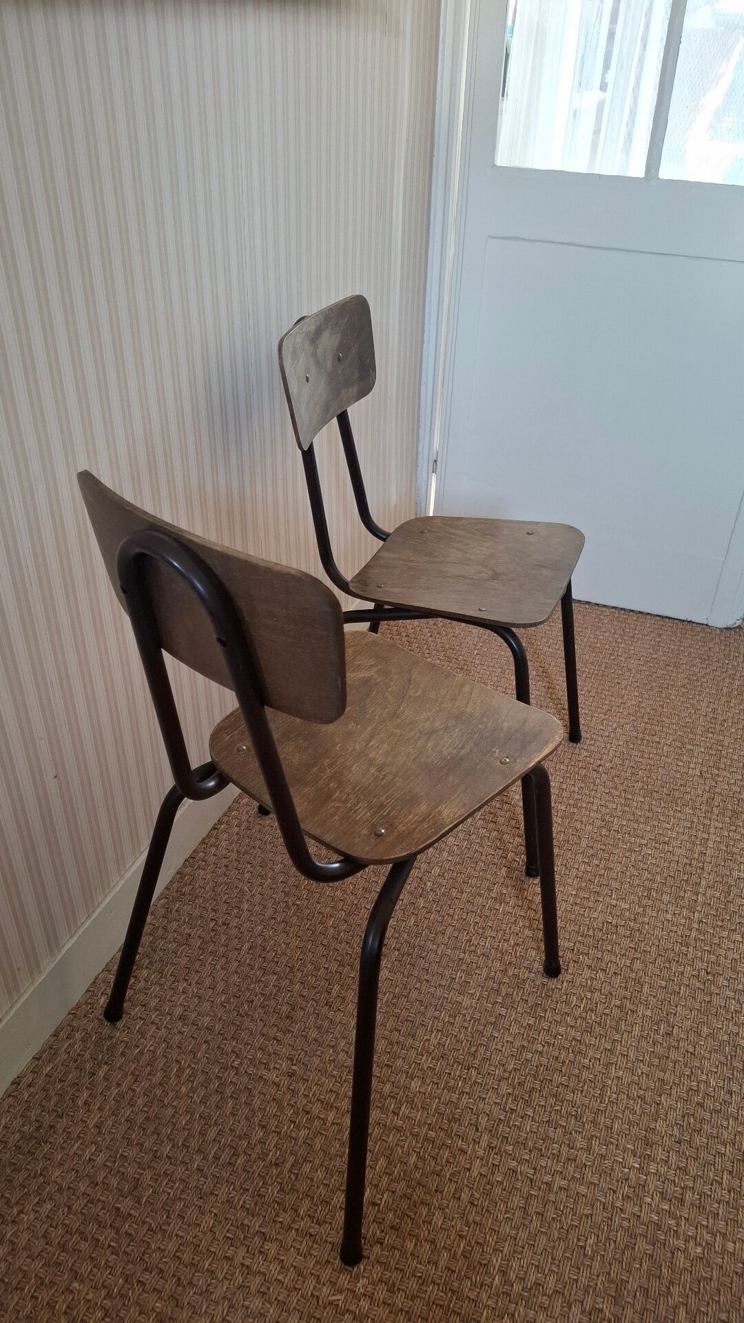Paires de chaises d'écolier 