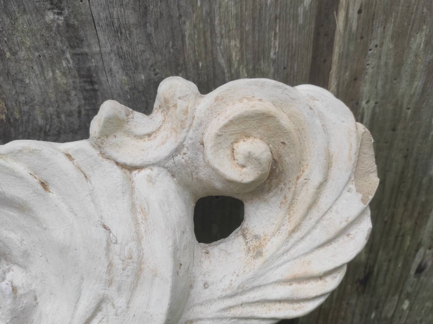 Stucco decoration depicting angels