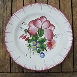 Ancienne assiette en faïence : décor myrtilles