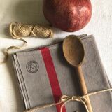 Old cloth in pure washed linen tinted in dove gray