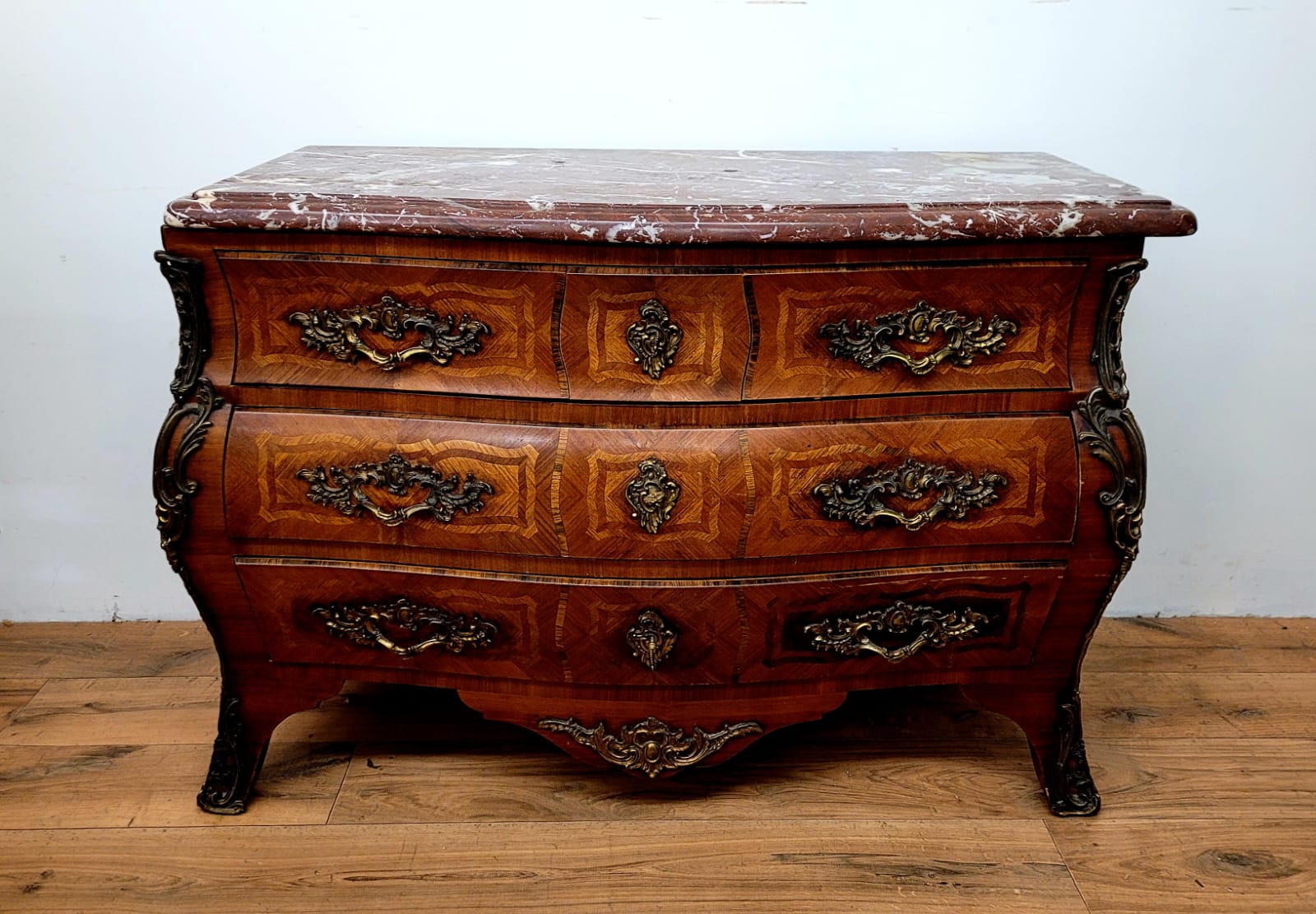Commode galbée louis XV